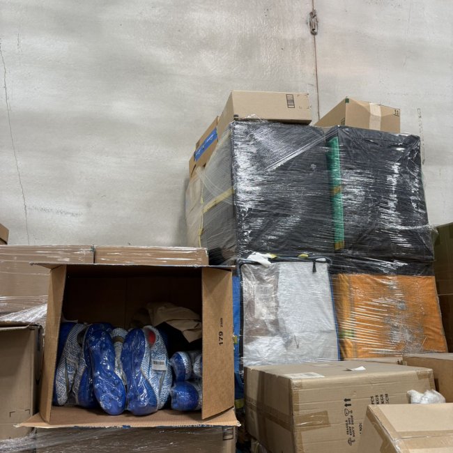 Chicago Warehouse Sneakers 2000 Pairs - Clearance Sale | Bulk Discounts Available - Image 3