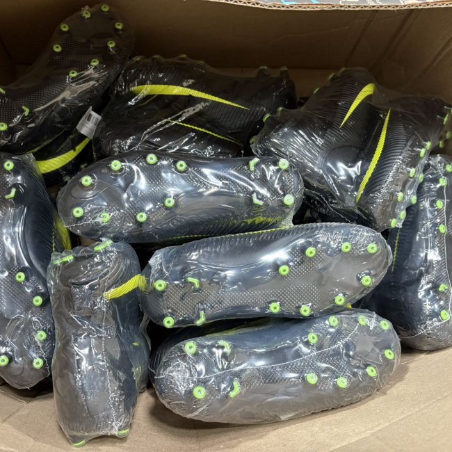 Chicago Warehouse Sneakers 2000 Pairs - Clearance Sale | Bulk Discounts Available - Image 1